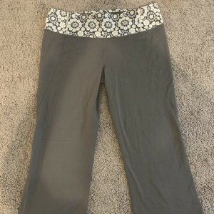 Lululemon Womens Gather & Grow Capris 10 Gray Slit Crop Leggings Floral